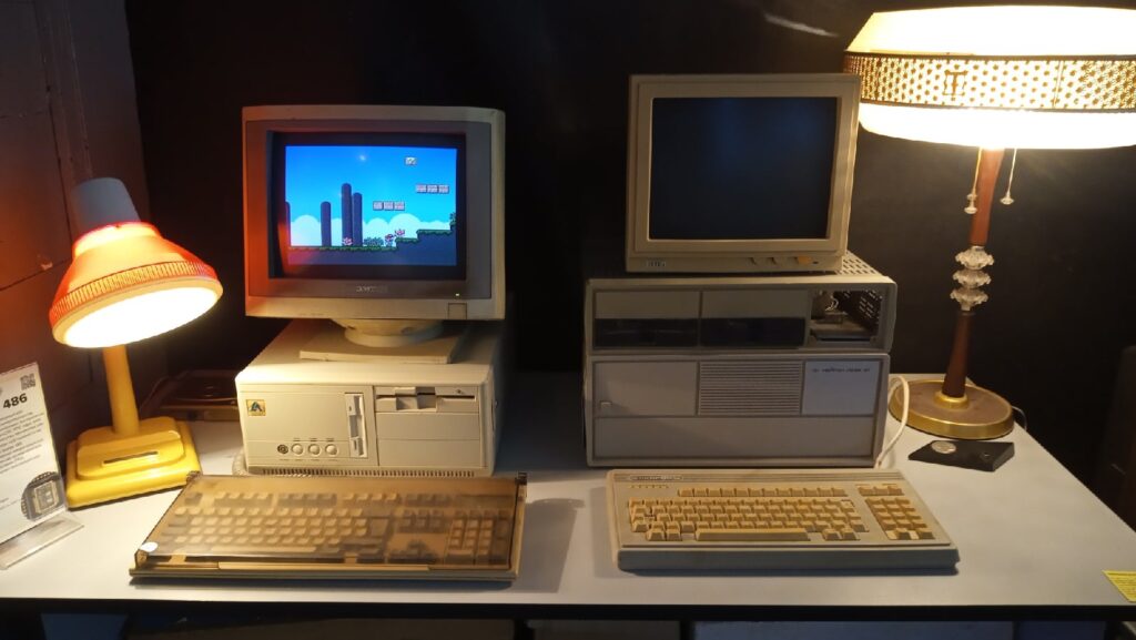 Компьютер Нейрон в экспозиции Антимузея компьютеров и игр г. Екатеринбурга